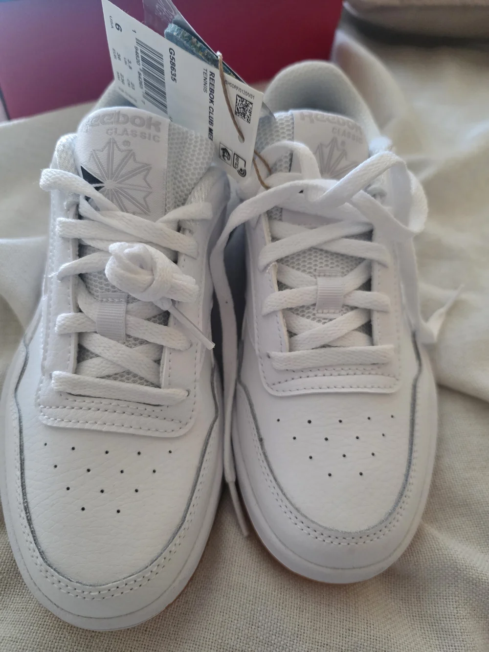 Reebok clean white
